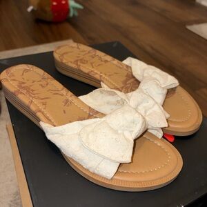 Women's Cream Bow Slide Sandals